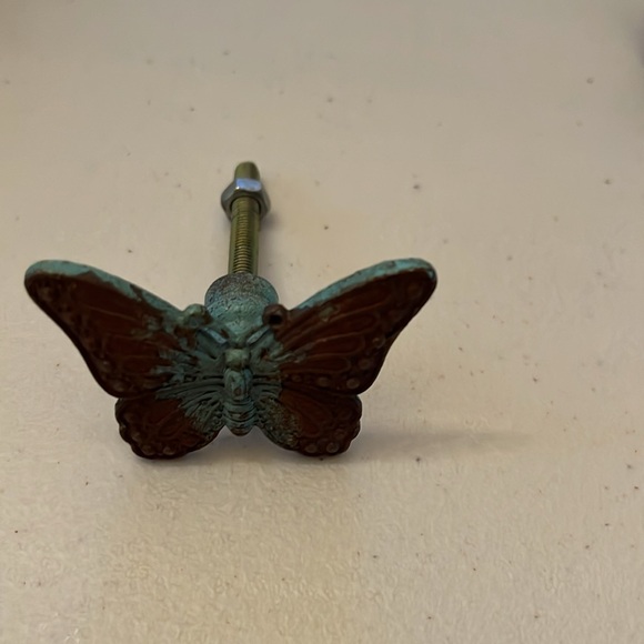 Butterfly drawer knobs 4 like new - Picture 2 of 5
